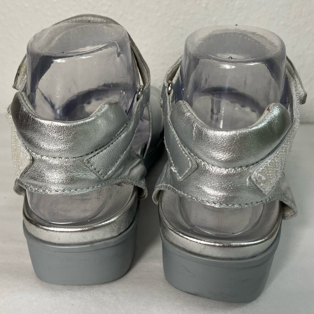 Munro Womens Brinn Sandals Silver Leather Ankle Strap Crisscross Size 6.5 summer - Picture 5 of 10